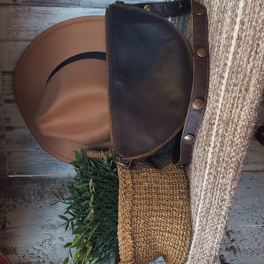 Lyons Leather "Bee" (Original)
